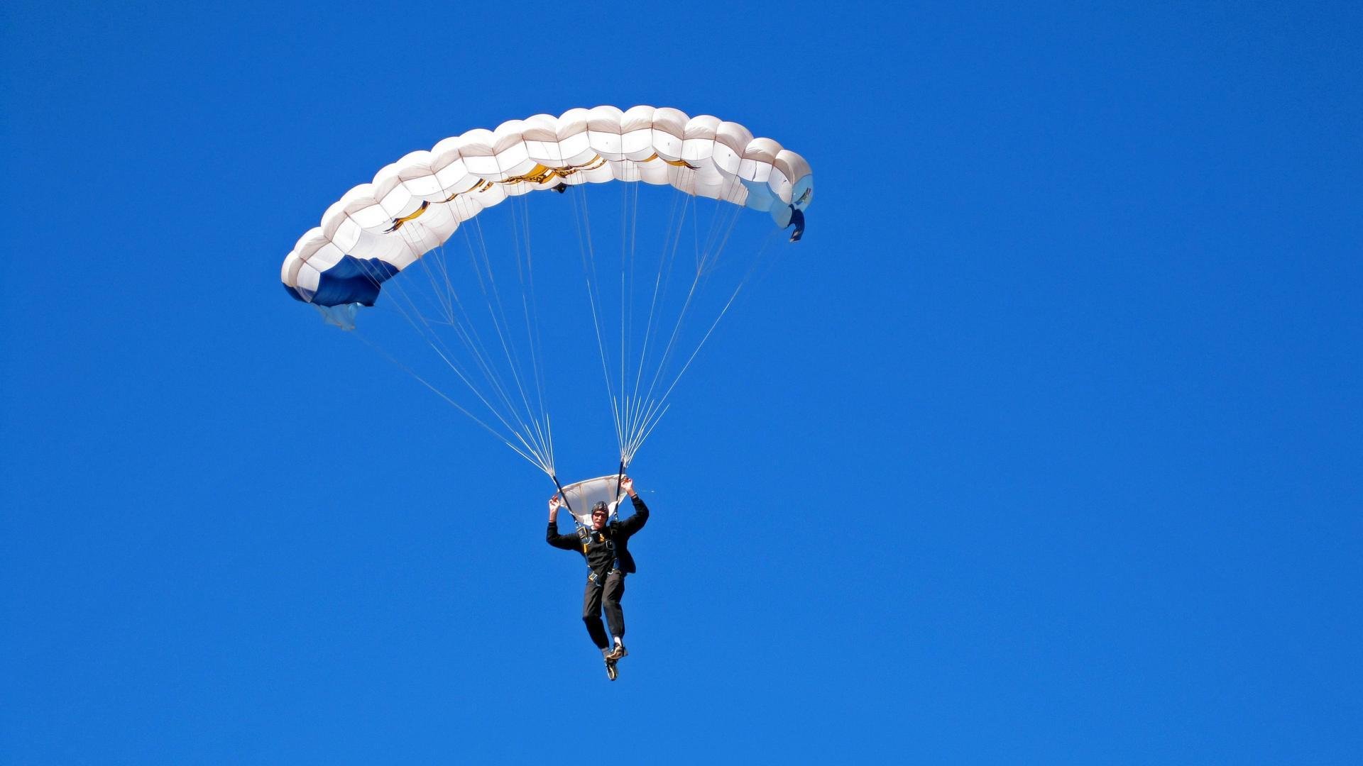 _都市骑行节：倡导绿色出行新风尚_，骑行发现城市之美