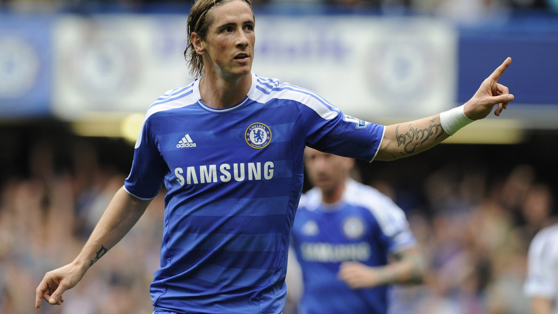 《Hope：新星崛起，点燃战场激情》，崛起的新星